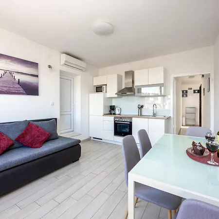 Ancora Center * Pola